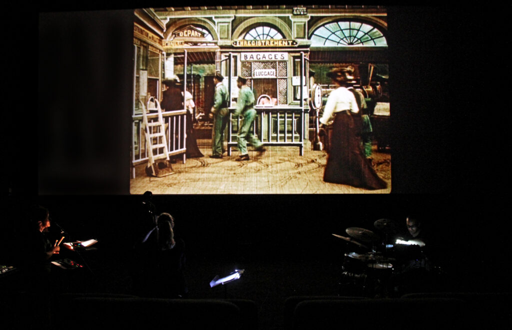 Ciné-concert Méliès Renoir Franju trio chant contrebasse batterie